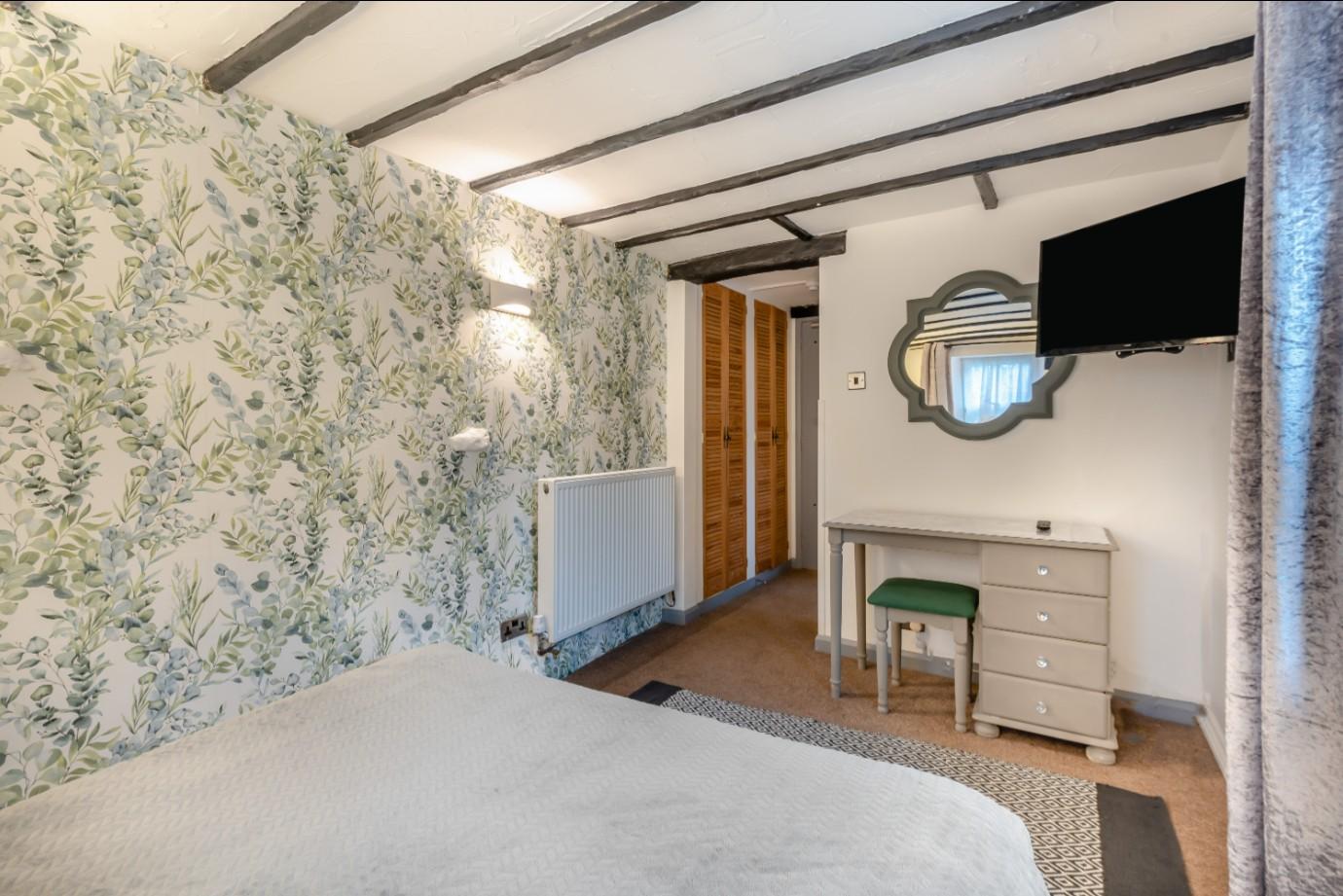 Room 2 - Image 4