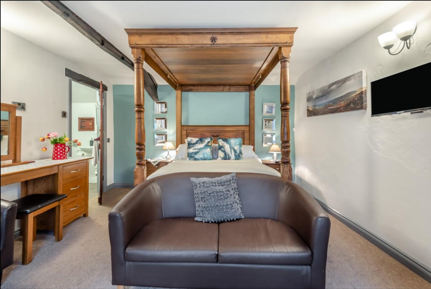 Room 3 - Four Poster at LaneHead Farm