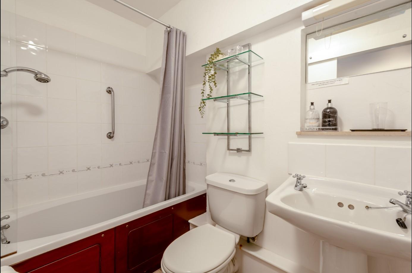 Room 4 - Image 2