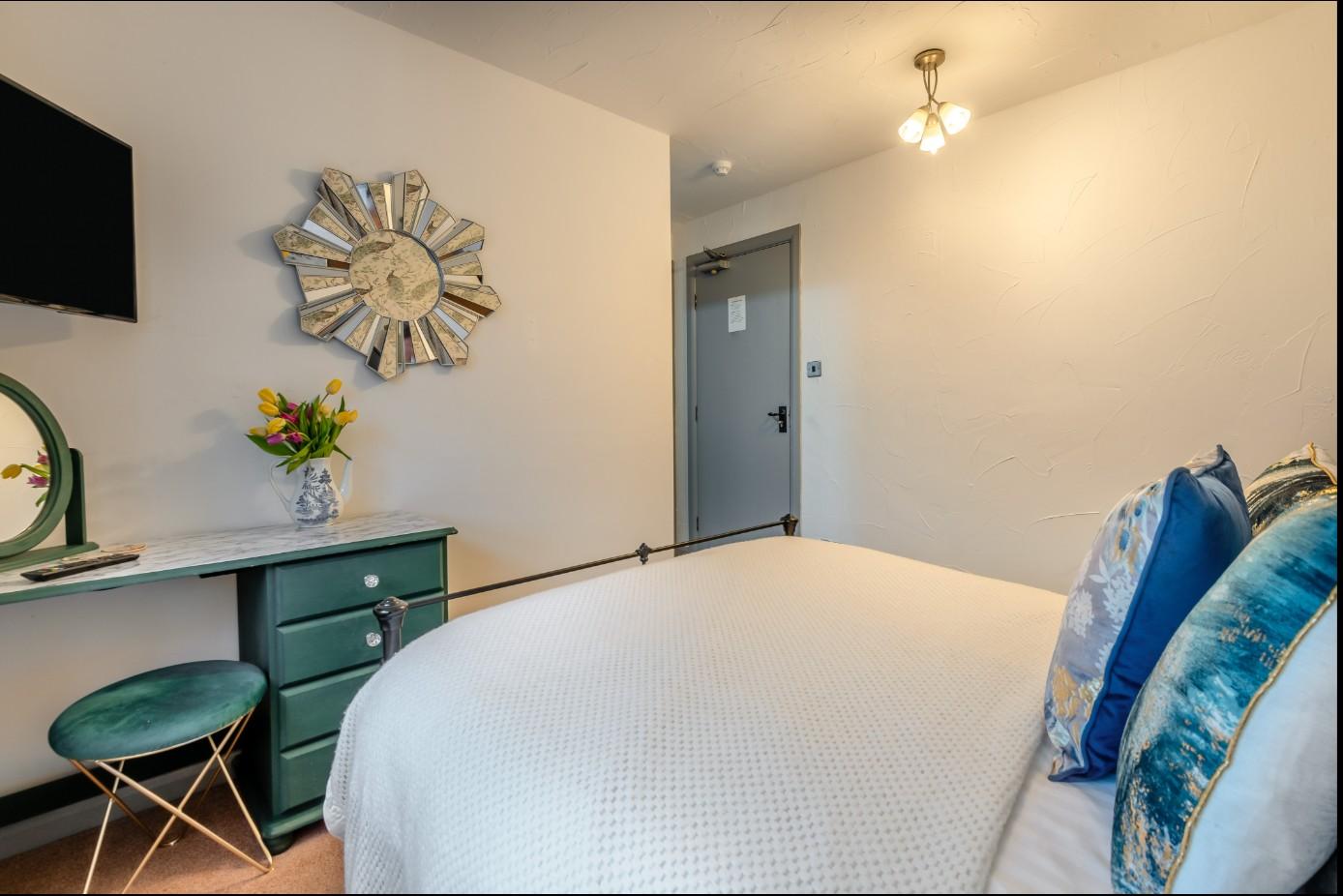 Room 8 - Image 3